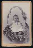 Johanna Louise fotója avagy kisbaba kosárban